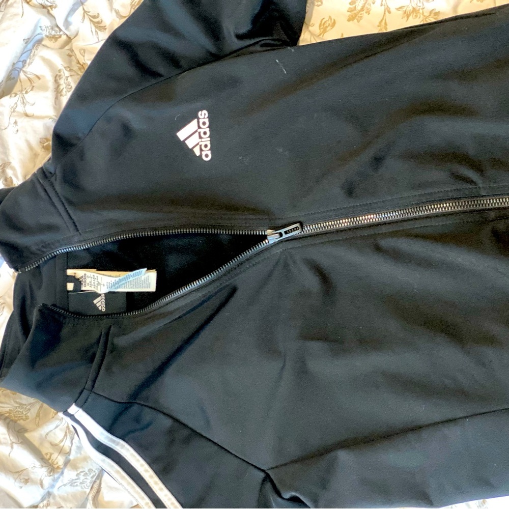 Women’s small adidas jacket 🤗